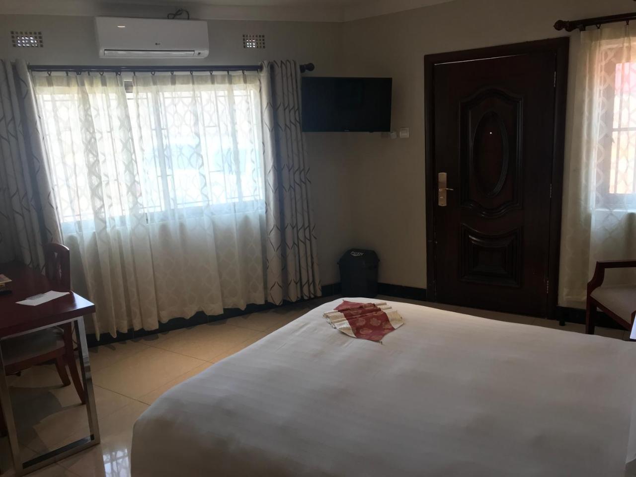 Northern Rock Hotel Mpika Luaran gambar