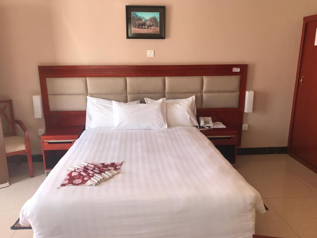 Northern Rock Hotel Mpika Bilik gambar