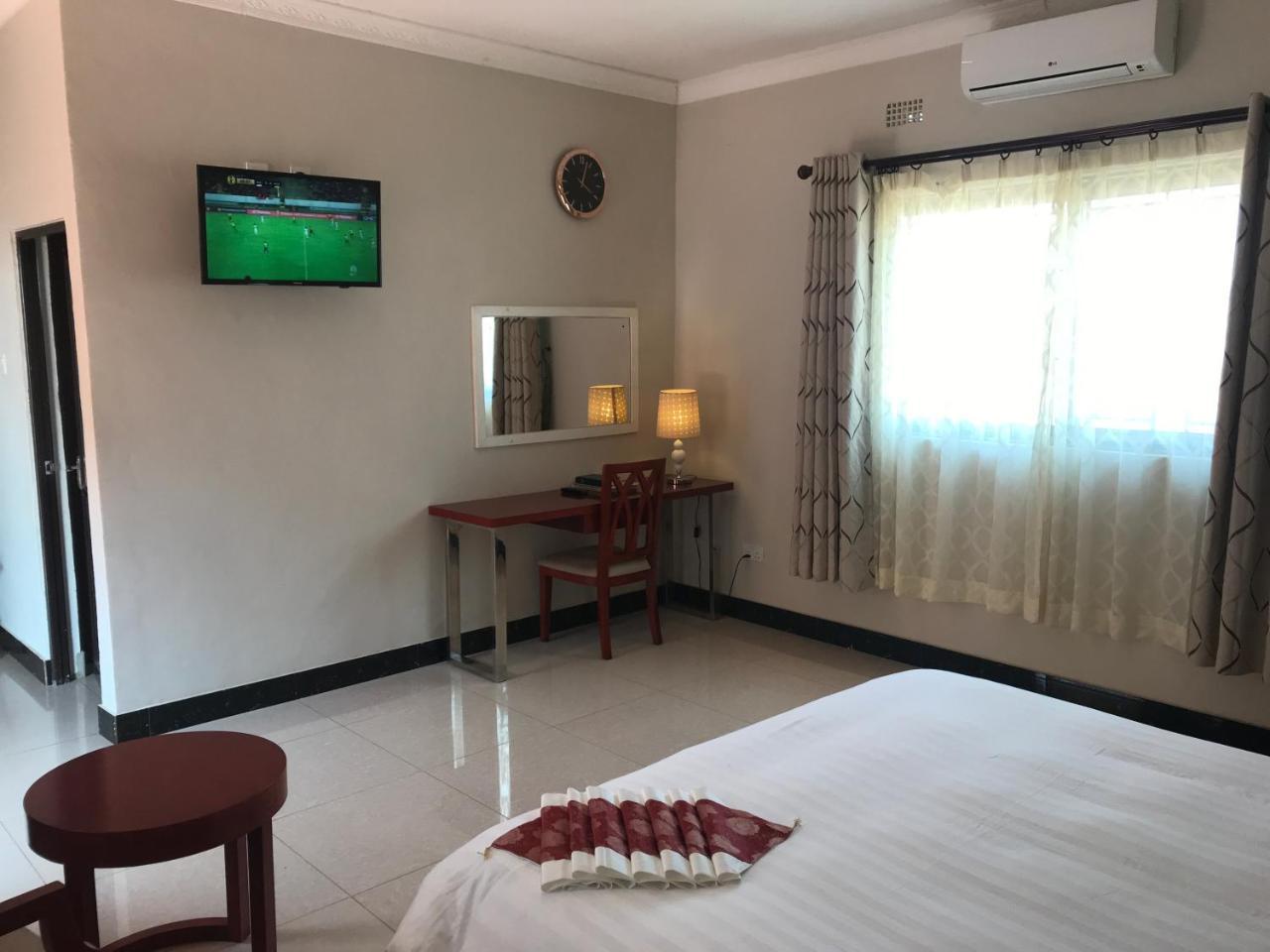 Northern Rock Hotel Mpika Luaran gambar