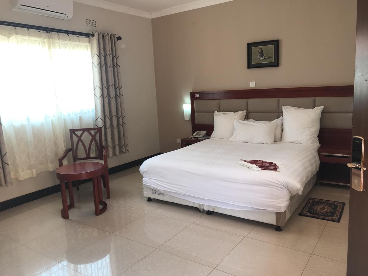Northern Rock Hotel Mpika Luaran gambar
